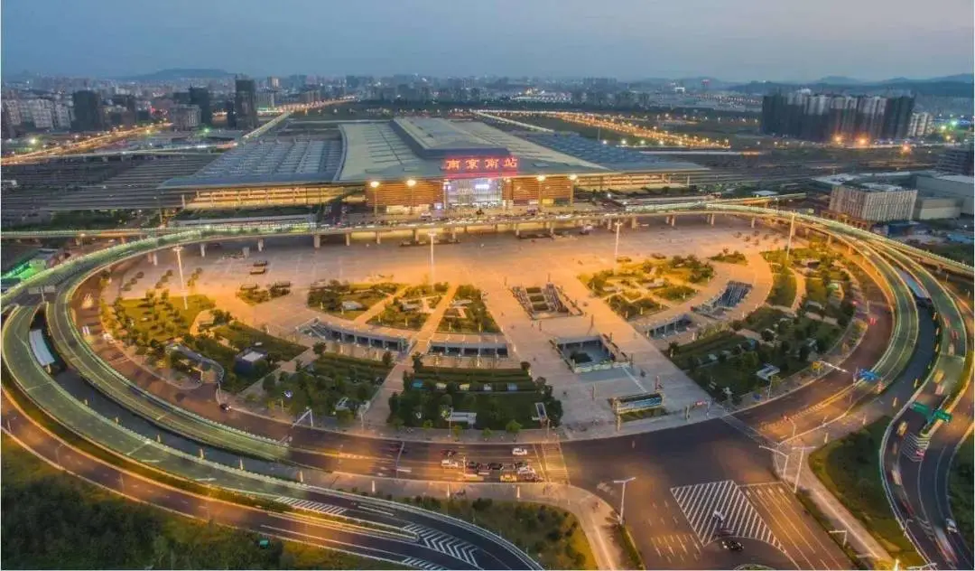 Mightary LED’s “Tri-Motion” Magical Rotating LED Display Lights Up Asia’s Largest High-Speed Rail Hub