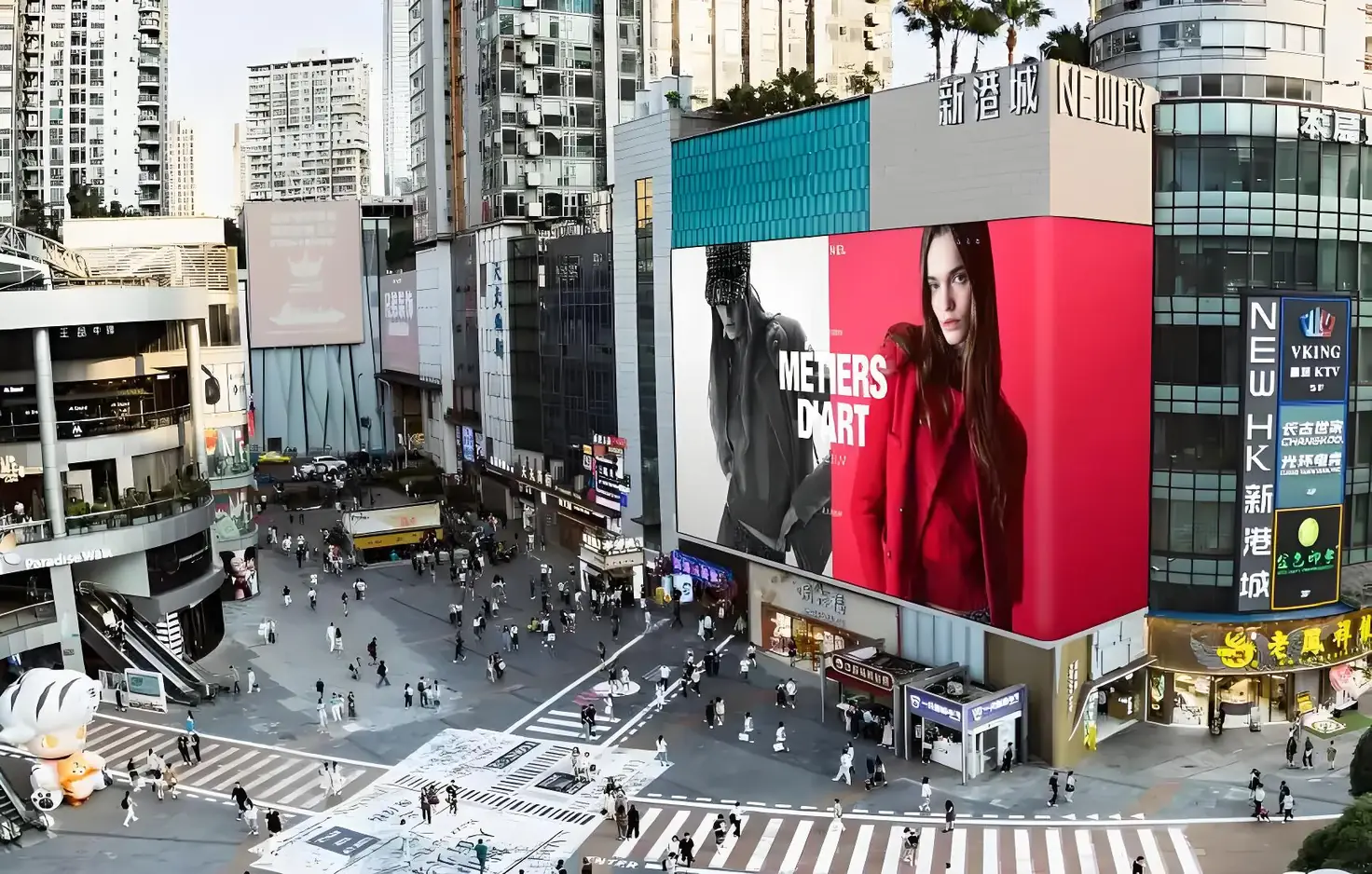 Chongqing’s New Landmark | 858㎡ LED Mega Screen Lights Up Guanyinqiao “Manhattan”